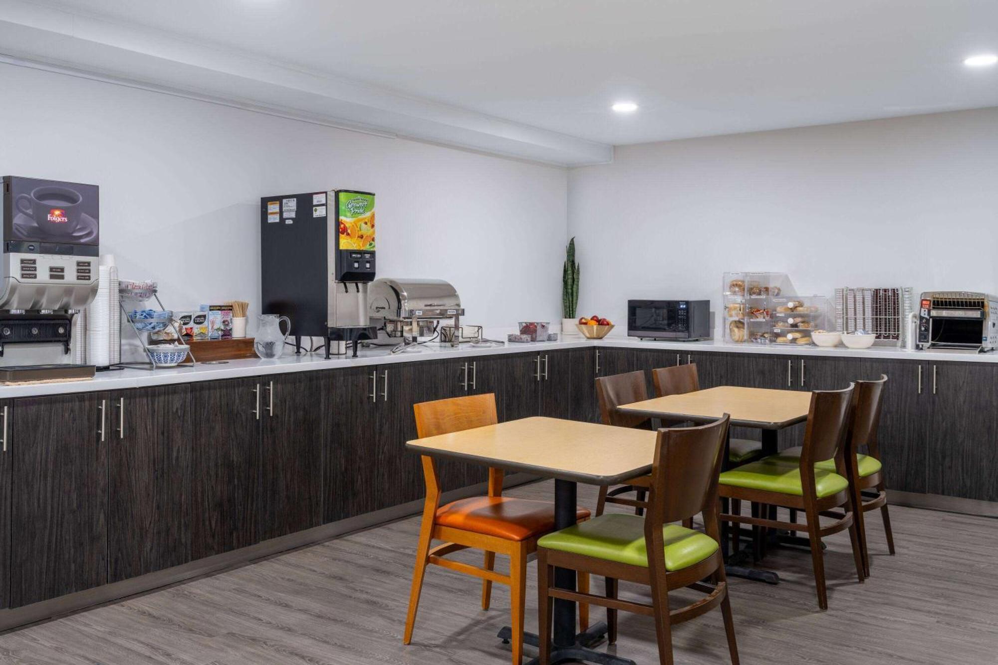 Travelodge Suites By Wyndham Saint John Εξωτερικό φωτογραφία